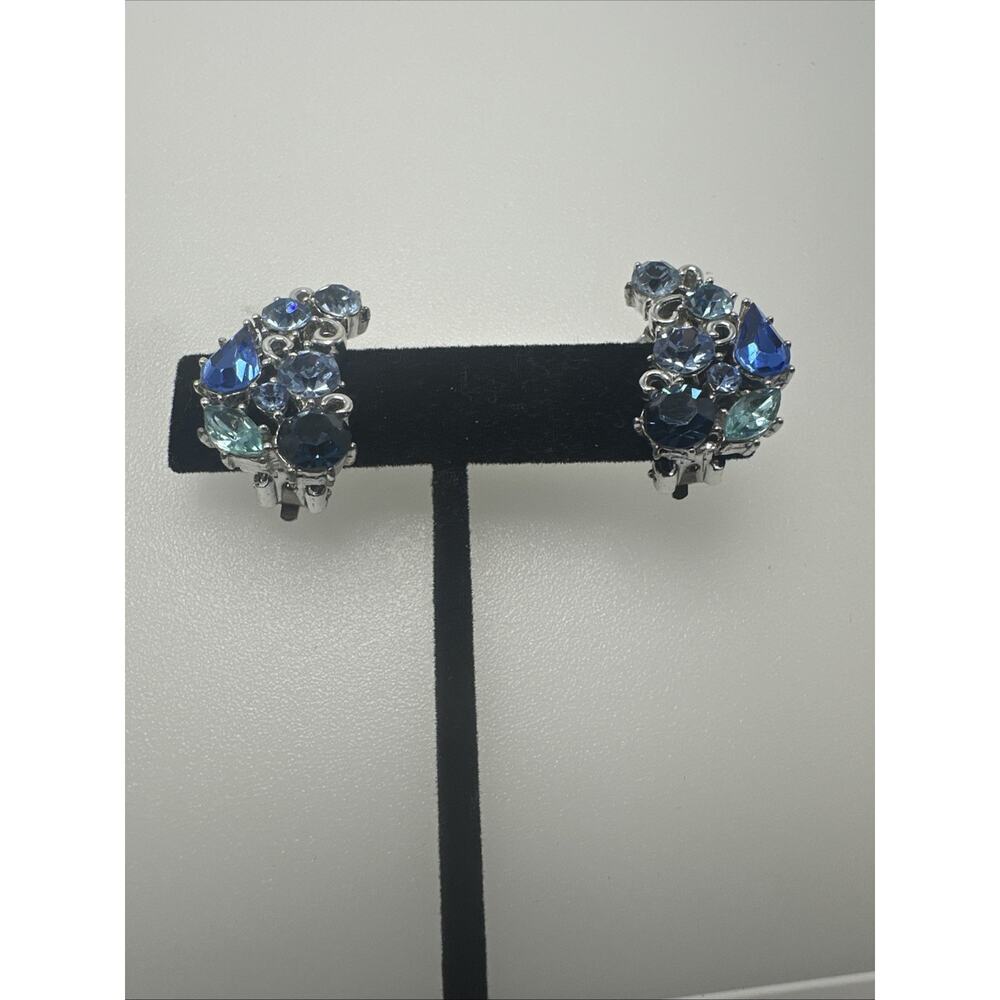 Vintage Lisner Shades Of Blue Earrings Clip On Beautiful!